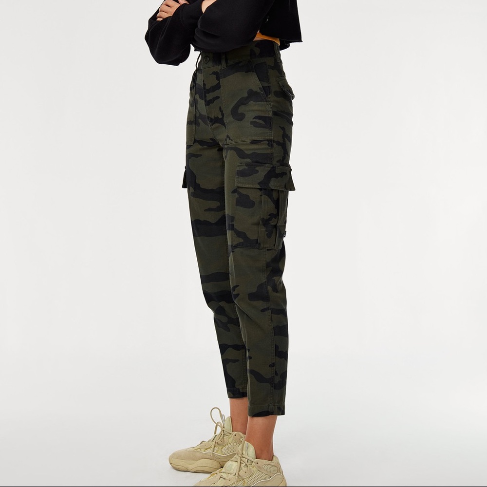 Aritzia/TNA Erving Camo Pants